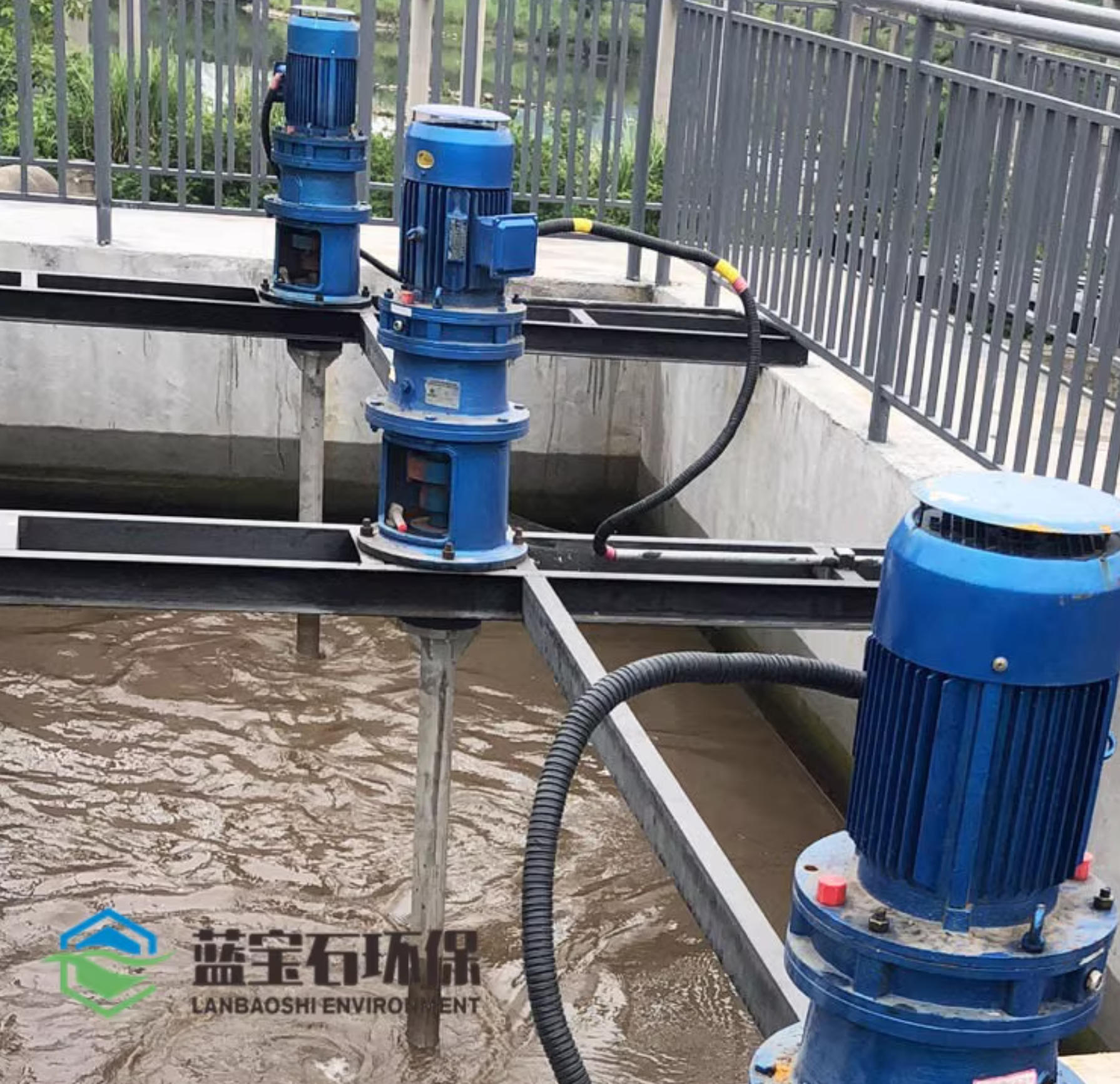 南京藍寶石環(huán)保與深圳某環(huán)?？萍歼_成漿式攪拌機設備合作